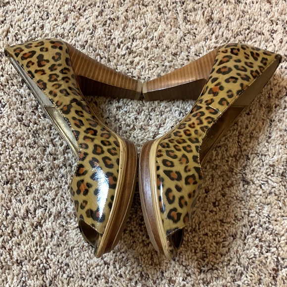 Sofft. Shoes.   Size 9. Animal print.  Excellent condition - Picture 4 of 9